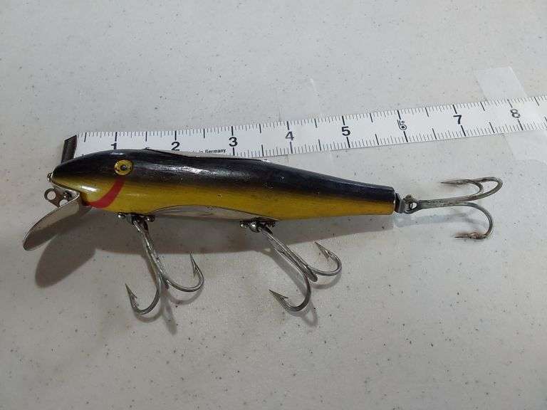 PFLUEGER MUSTANG WOODEN FISHING LURE - Kaufman Realty & Auctions