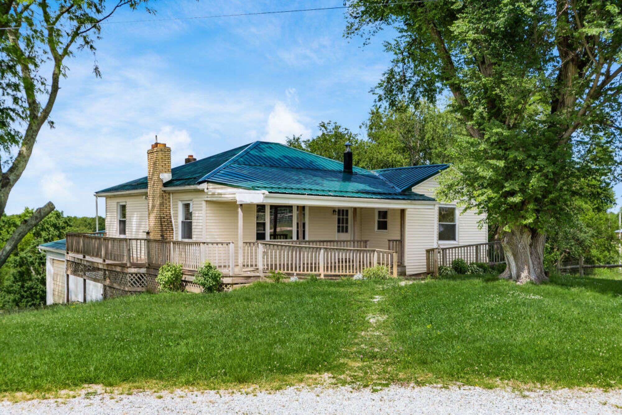Guernsey Co. Home on 5 Acres Kaufman Realty & Auctions
