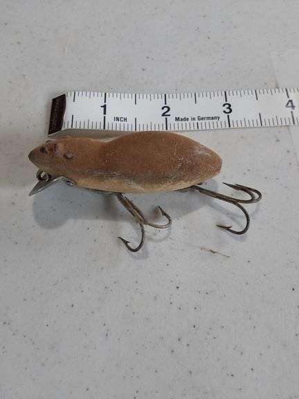 antique mouse fishing lure DICK'S BOOK by RICHARD GRESCOCK  ID GUIDE  Toad Tackle PAW PAW MOUSE WOODEN FISHING