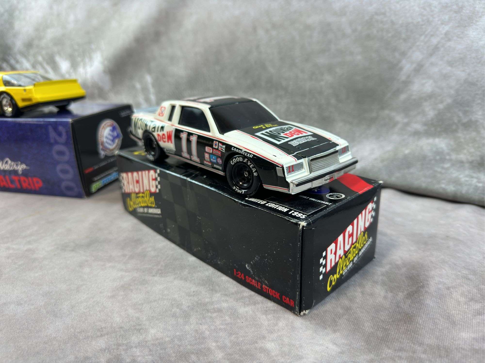 マーティン　トリプルオーワン「OOO-1 1998年」made in usa 1998 MAUI NO KA OI One Maui Trade Dollar - The Valley Isle - Whale