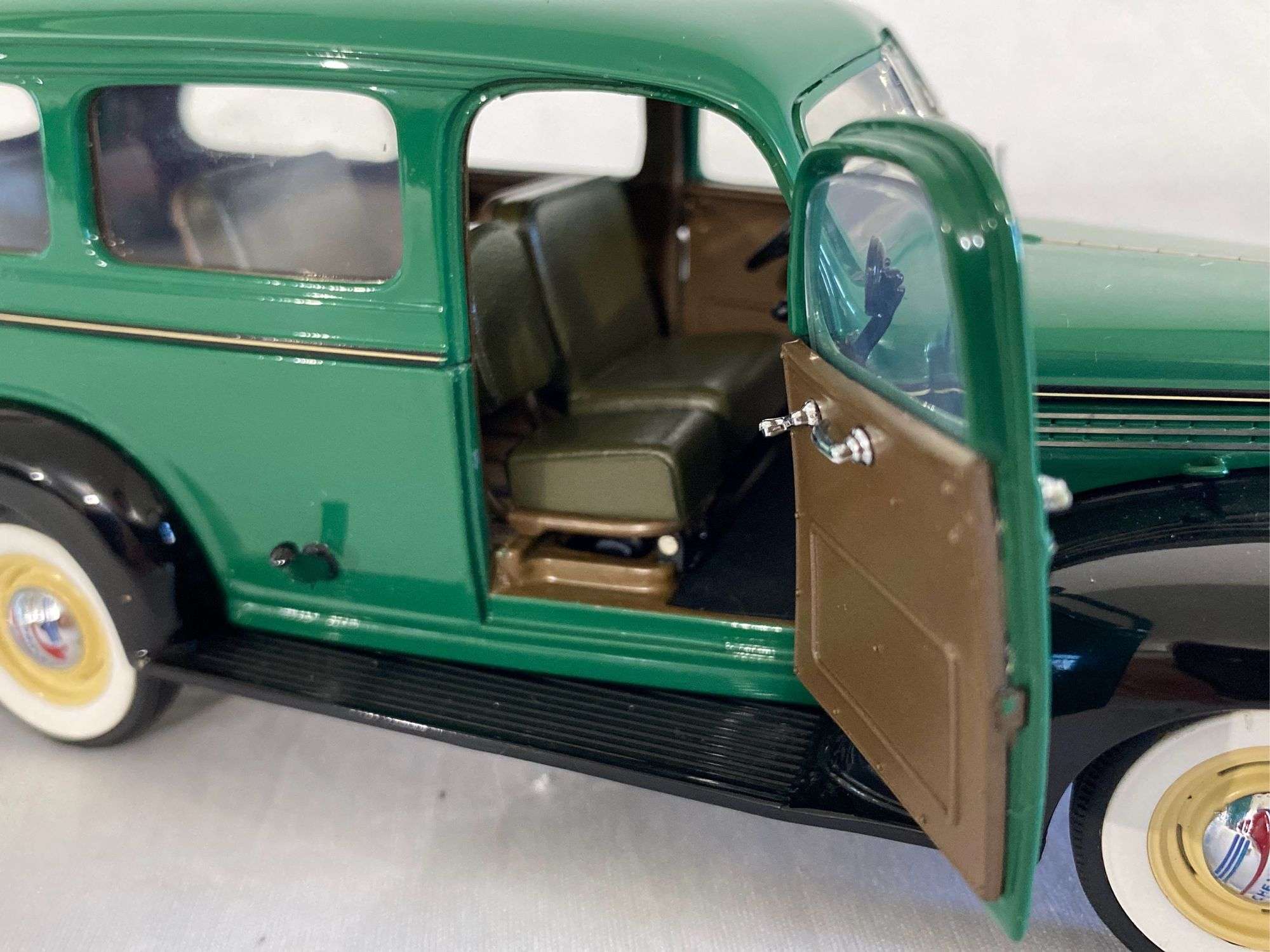 Franklin Mint Precision Models 1946 Chevrolet Suburban ,1/25 Scale