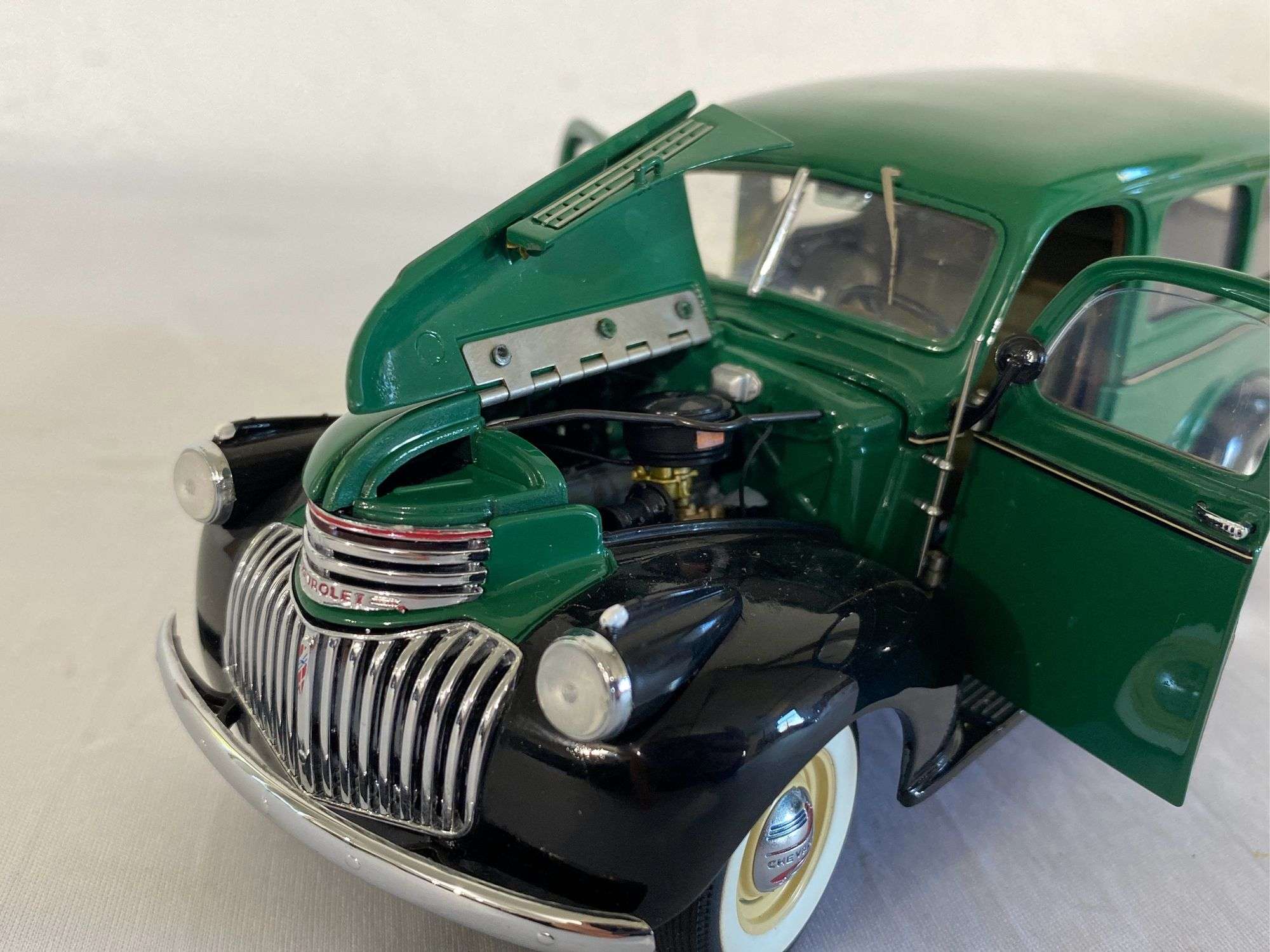 Franklin Mint Precision Models 1946 Chevrolet Suburban ,1/25 Scale