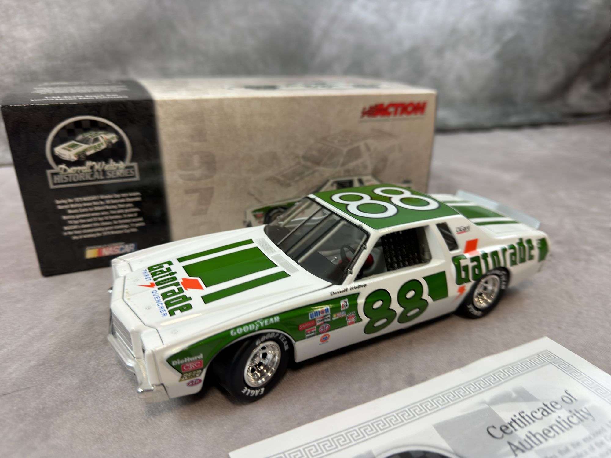 kazu様　丸隆　ロティサリグリル DMK-847-GR (GREEN) Darrell Waltrip #88 Gatorade Race Car 1979 Monte Carlo. 1:24 Scale