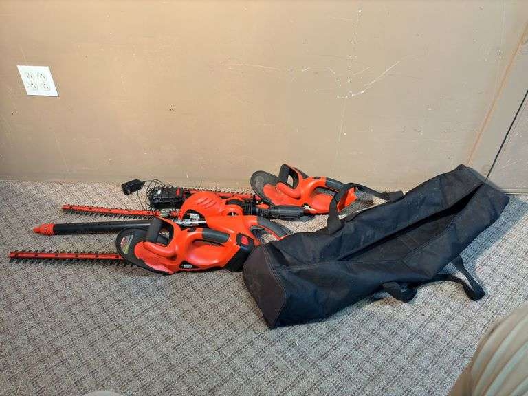 Black & Decker trimmer set w/ extension and bag