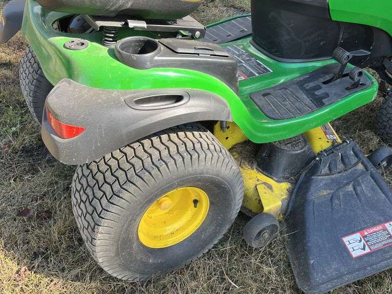 John Deere E160 Lawn Tractor