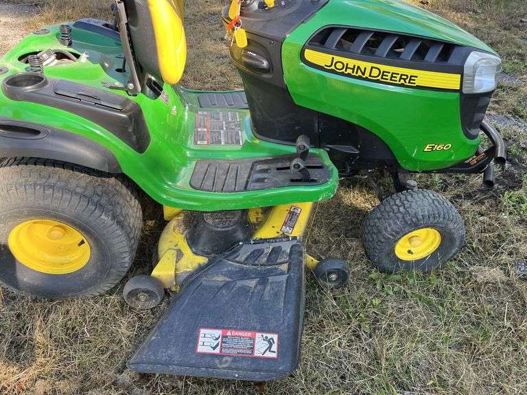 John Deere E160 Lawn Tractor