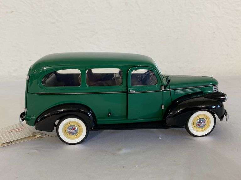 Franklin Mint Precision Models 1946 Chevrolet Suburban ,1/25 Scale
