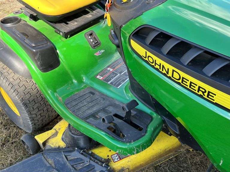 John Deere E160 Lawn Tractor