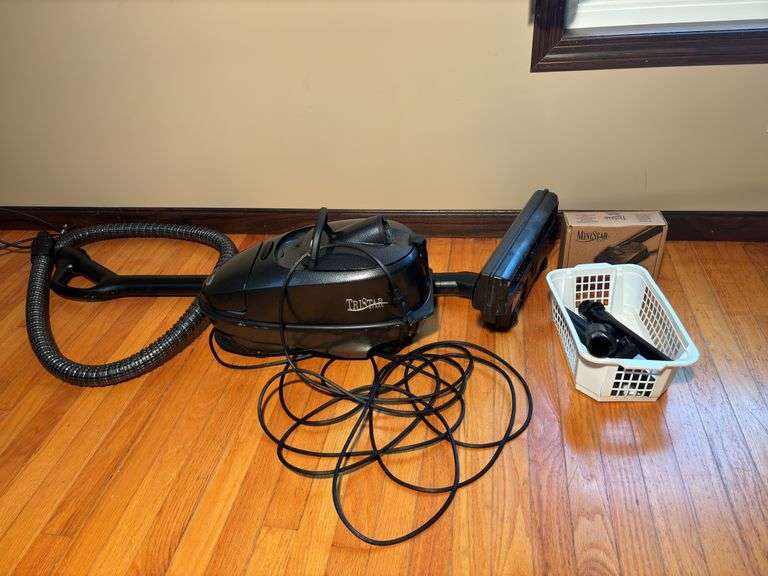 TriStar sweeper w/attachments