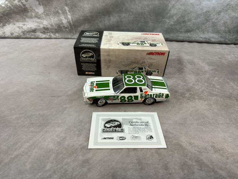 kazu様　丸隆　ロティサリグリル DMK-847-GR (GREEN) Darrell Waltrip #88 Gatorade Race Car 1979 Monte Carlo. 1:24 Scale