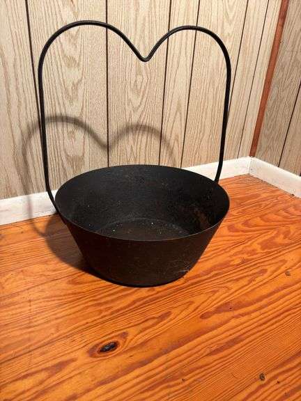 Metal flower pot 17” wide