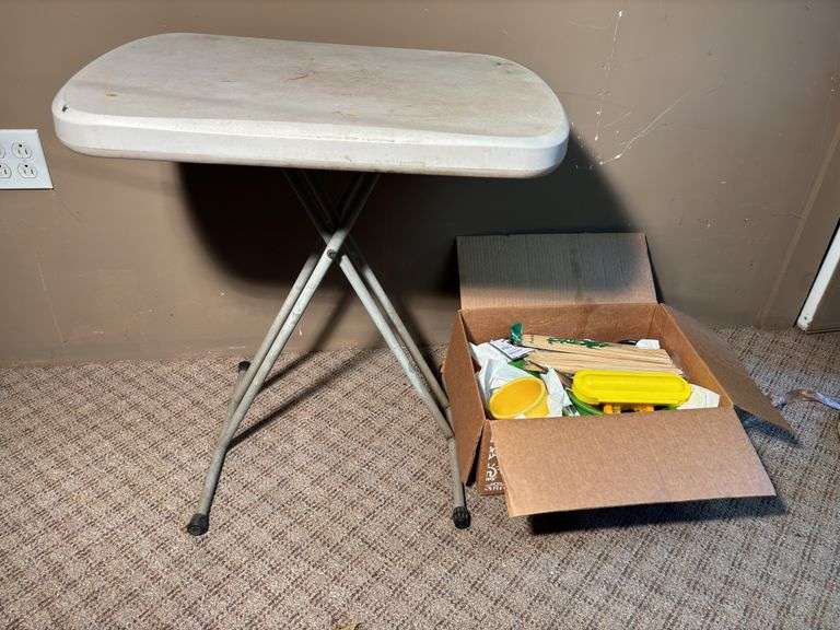 26” table w/ kitchen misc , fiesta ware , big yellow bowl is a Pyrex