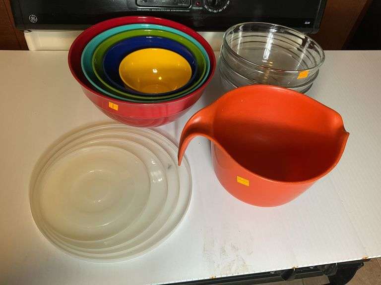 3 Anchor Hocking Mixing Bowls, Mixing Bowls and Lids