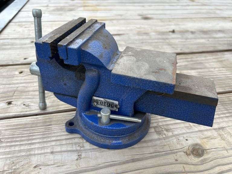 Central forge 4 in. Bench vise