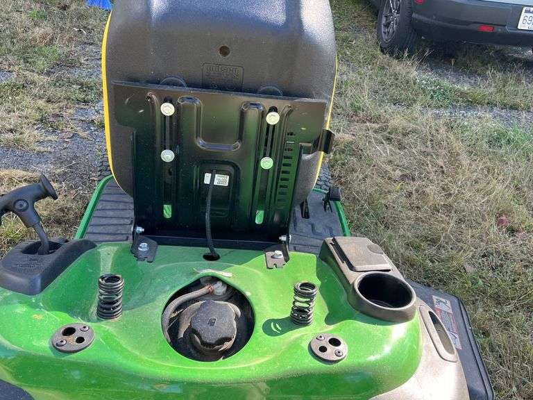 John Deere E160 Lawn Tractor