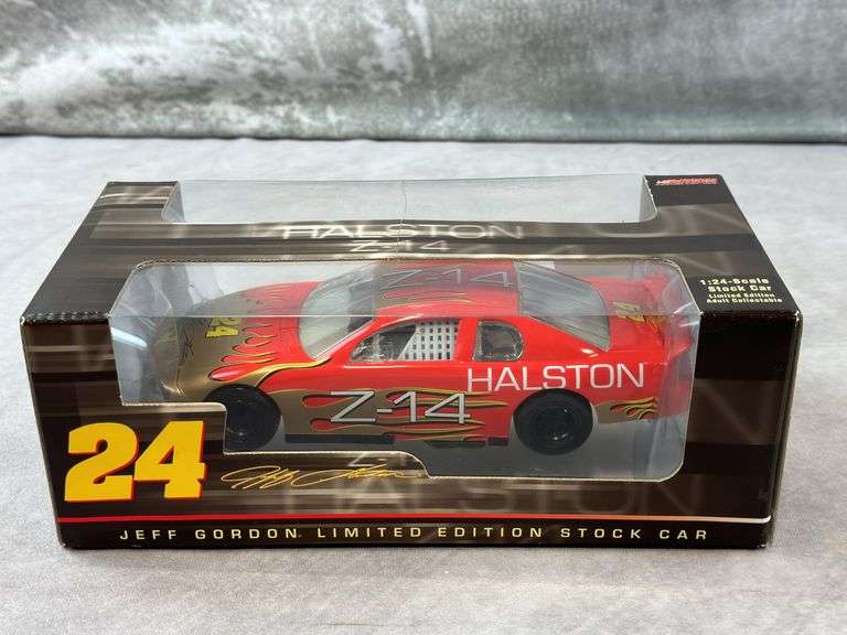 Revell jeff GORDON ピーナッツ ミニカー 1:64　2個セット Peanuts Gang Jeff Gordon Diecast Racing Cars for sale | eBay