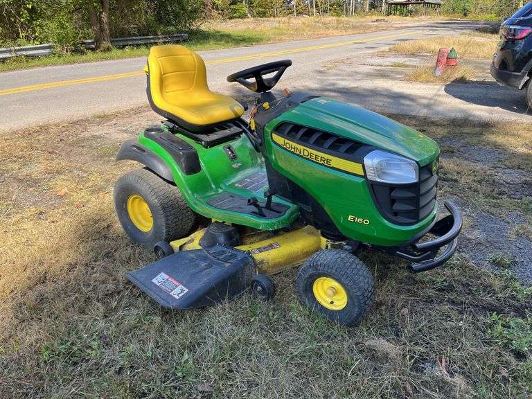 John Deere E160 Lawn Tractor