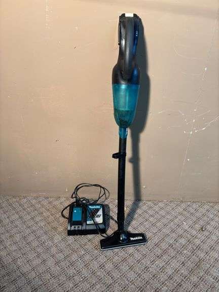 Makita sweeper , battery, charger