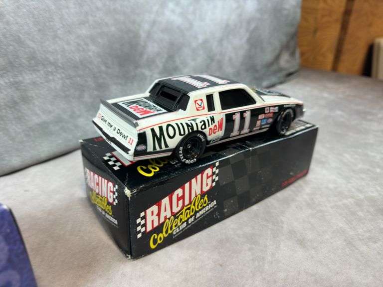 Darell Waltrip #11 Pepsi 2000 and Darrell Waltrip #11 Buick