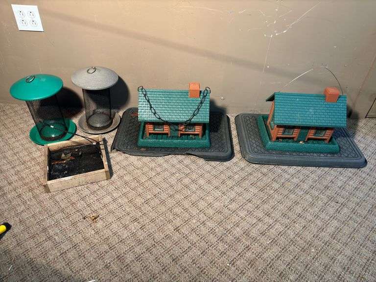 5 bird feeders
