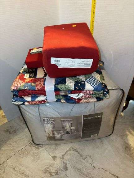 Pillowcases, Quilt Throws, and 24 Piece Bedding Set