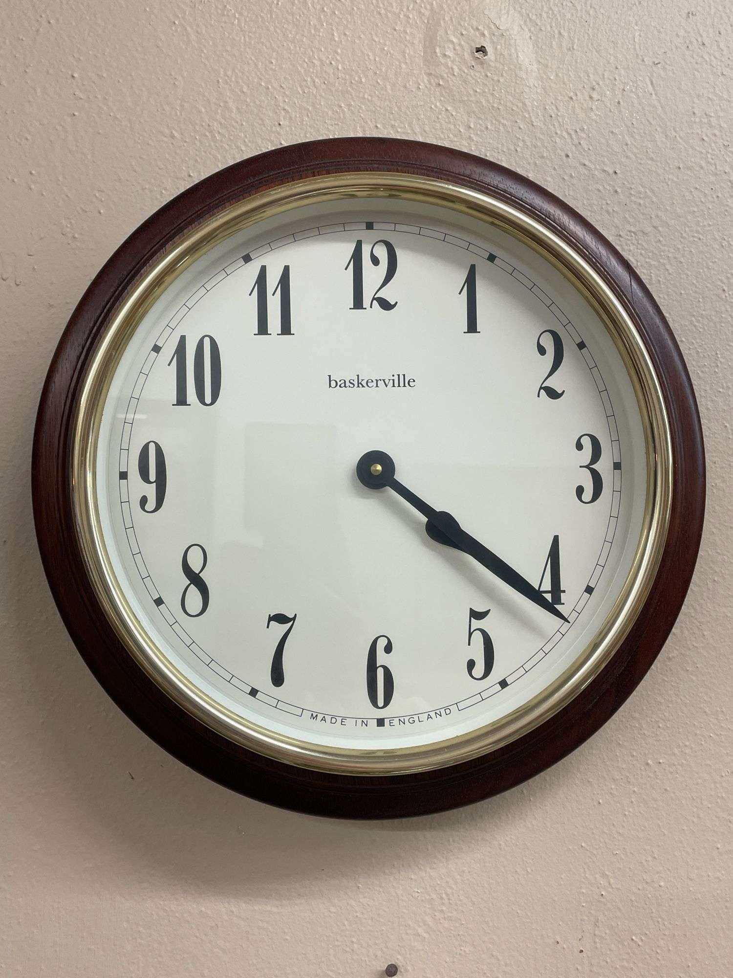 VINTAGE BASKERVILLE WALL CLOCK- made in ENGLAND -BATTERY - Kaufman