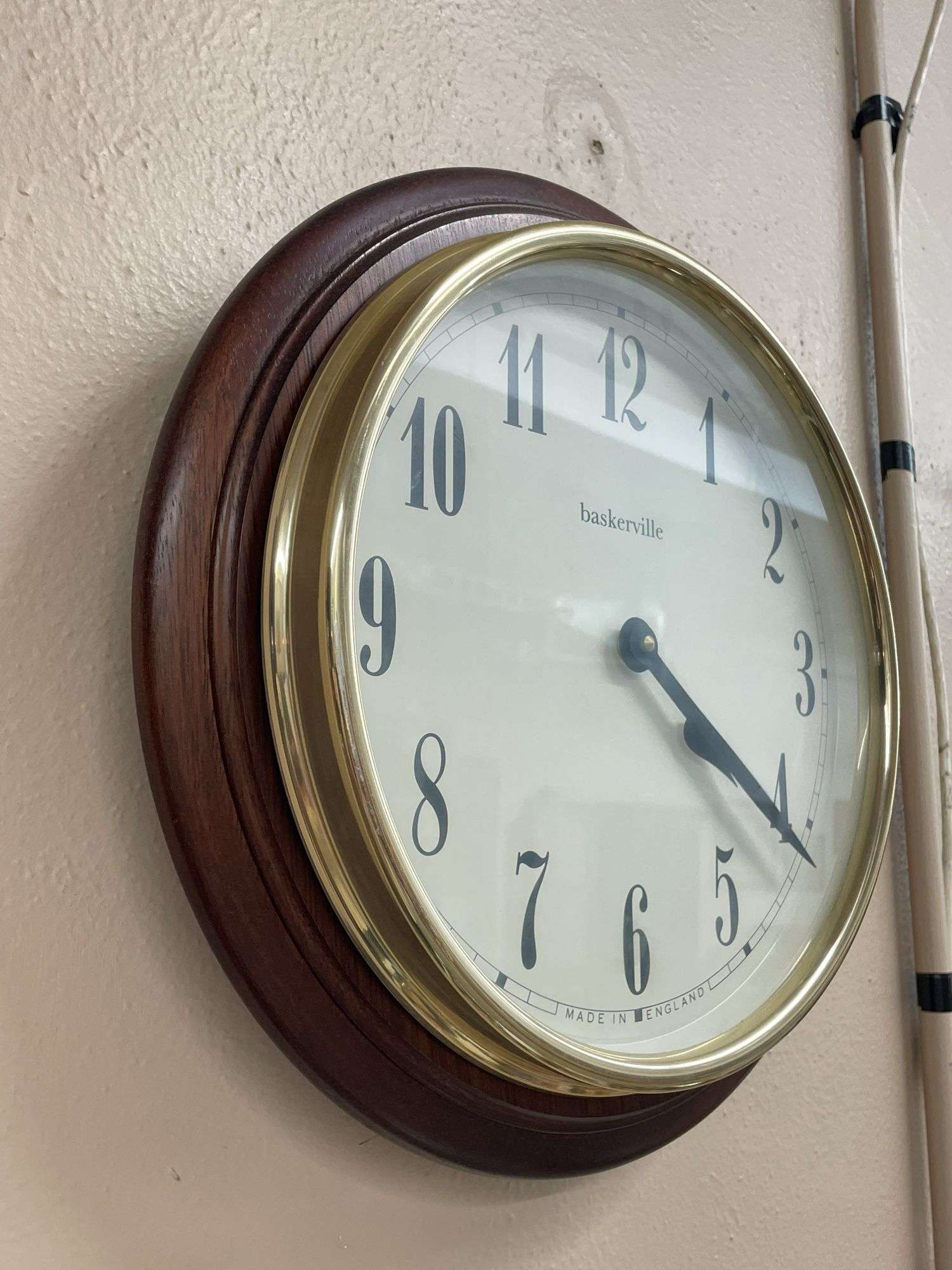 VINTAGE BASKERVILLE WALL CLOCK- made in ENGLAND -BATTERY - Kaufman