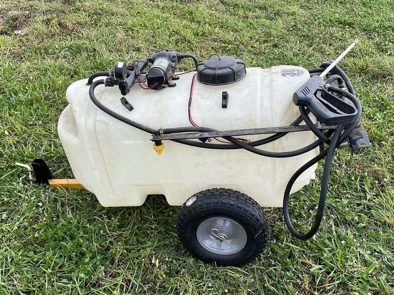 High Flo Gold series 30 gallon pull behind sprayer - untested