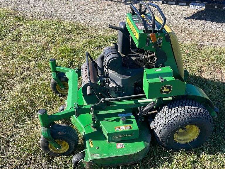 John Deere mod. 652R QT stand on 52" mower - showing 324.5 hrs