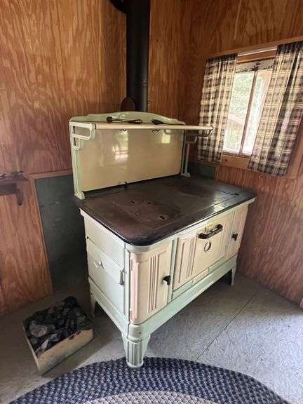 Moore's Woodraff Antique Stove