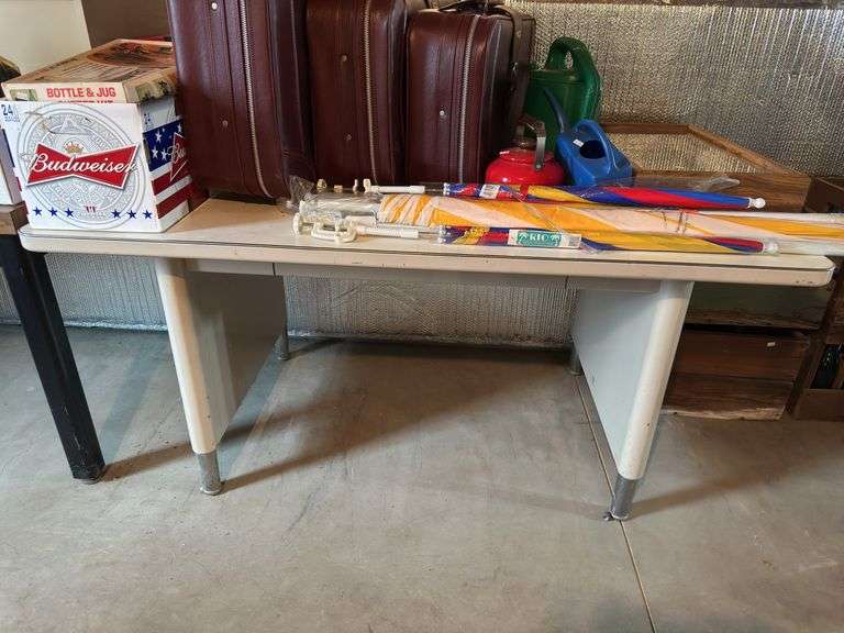 59"X37" Table (NO CONTENTS)