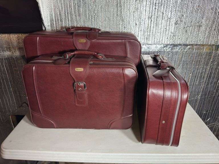 Vintage Monarch 3 Piece Suitcase Set.