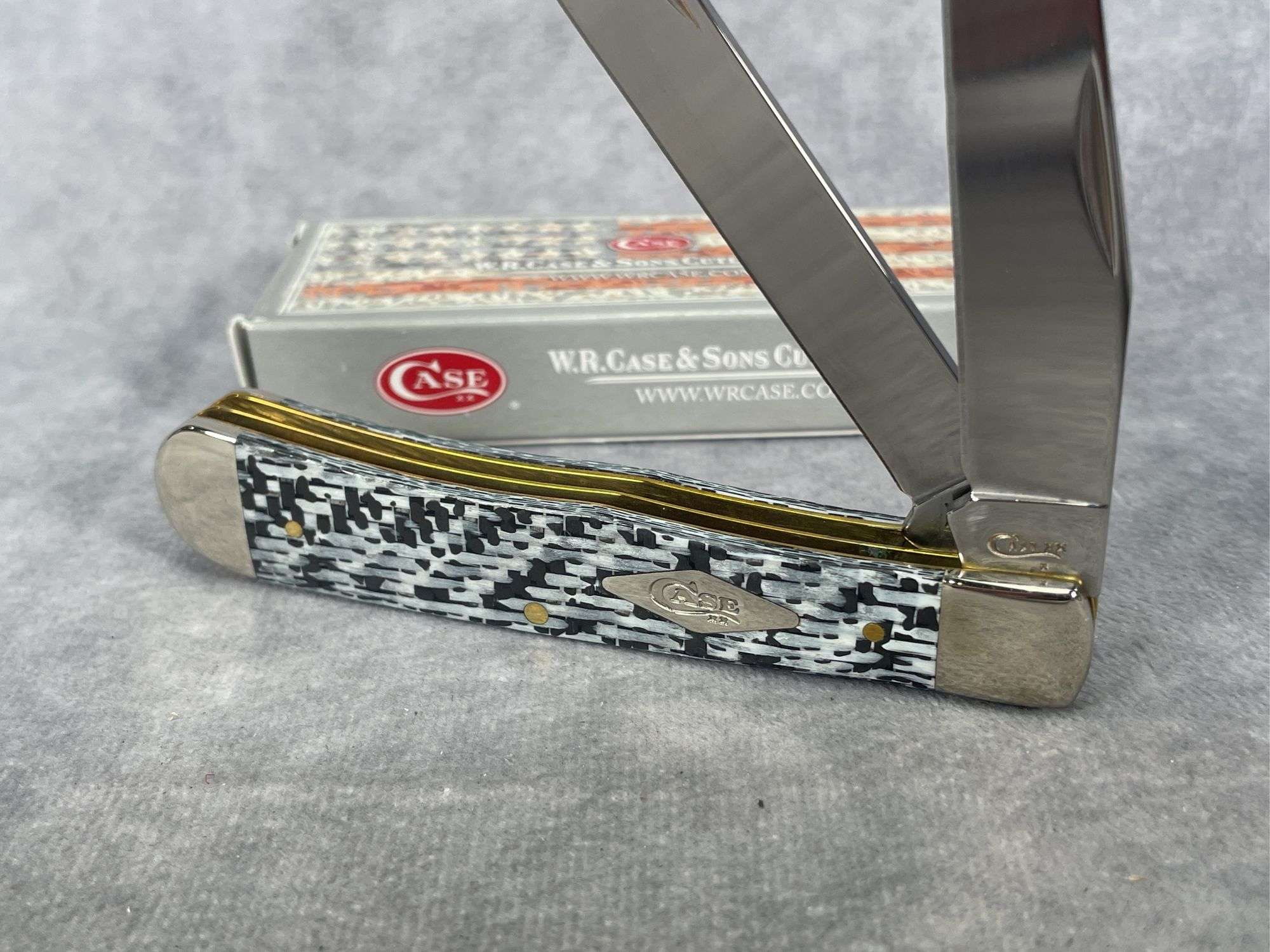 2019 CASE XX BLACK AND WHITE CARBON FIBER/G-10 WEAVE TRAPPER
