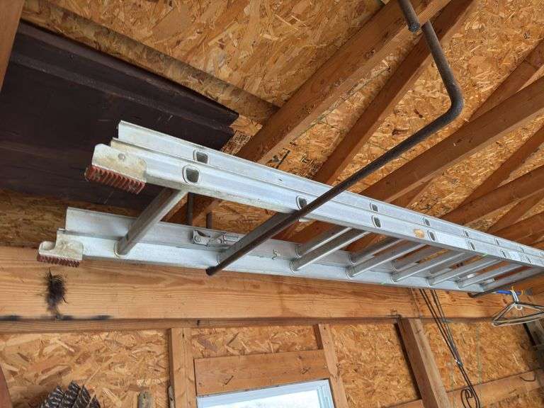 Aluminum extension ladder