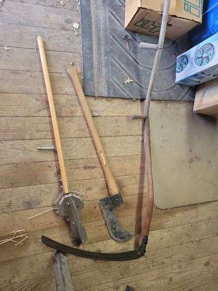 Hand cycle bar, brush axes