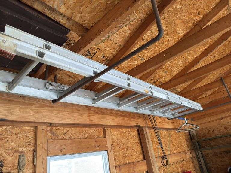 Aluminum extension ladder