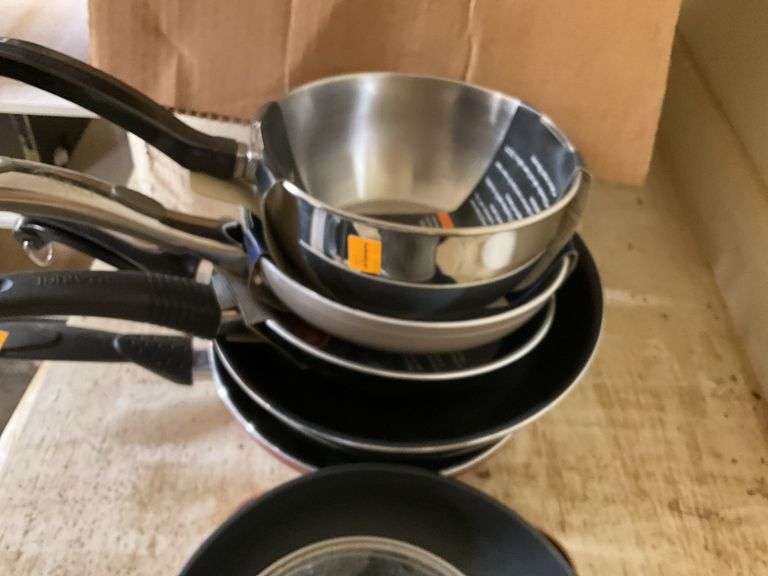 Assortment of Cooking Pans & Kitchenware Items - Kaufman Realty & Auctions