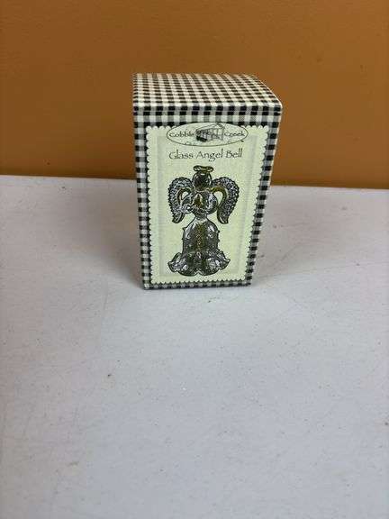 Tote of decor & place mats