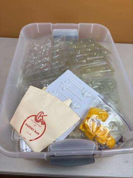 Tote of candy molds