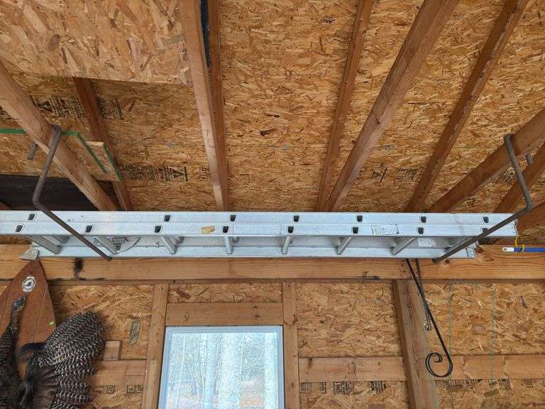 Aluminum extension ladder