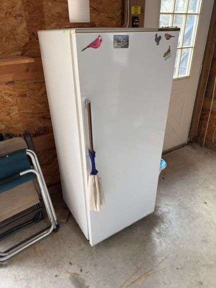 Hotpointe Refrigerator Freezer