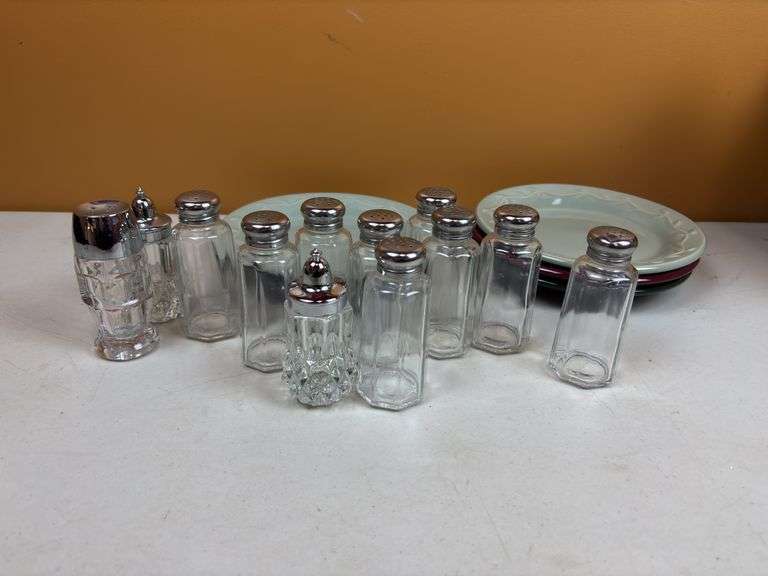 Sm plates & salt pepper shakers