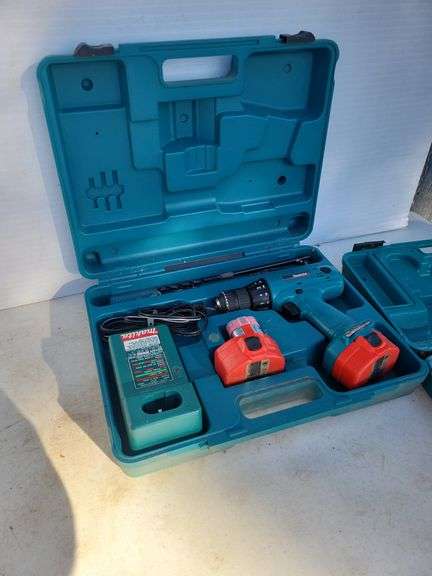 Makita battery drill set with case