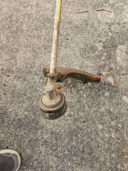 Stihl weedeater w/ string head