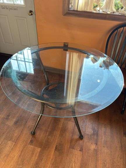 42” glass top round cafe table