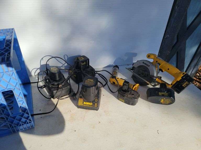 Dewalt trim saw & screwdriver with extra batteries & chargers