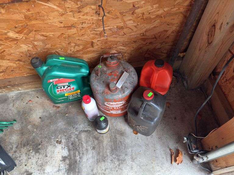 Gas Can and bar and chain oil cans