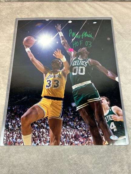 Robert Parish signed 16X20 color action photo, PSA, with inscription