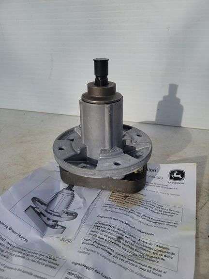 John Deere mower spindle assembly