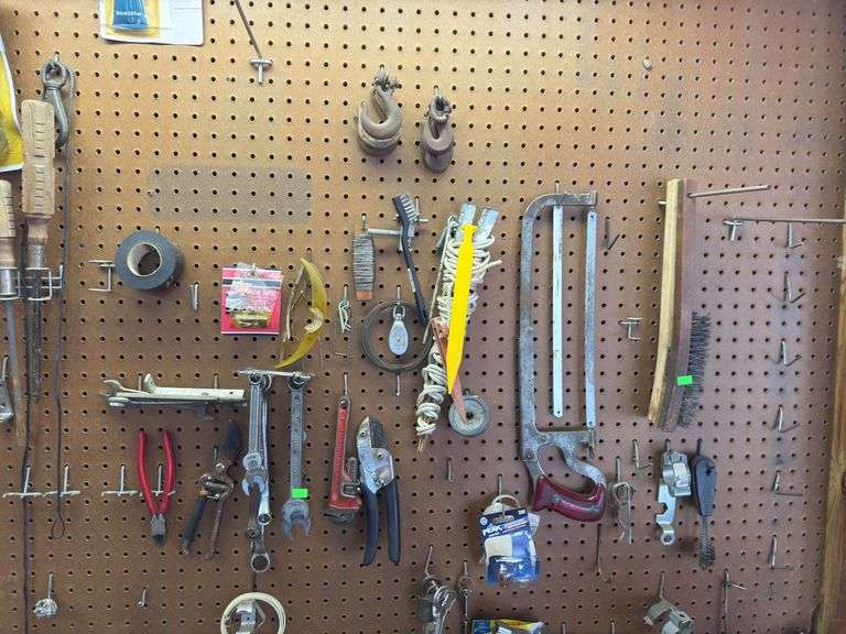 Contents of peg board